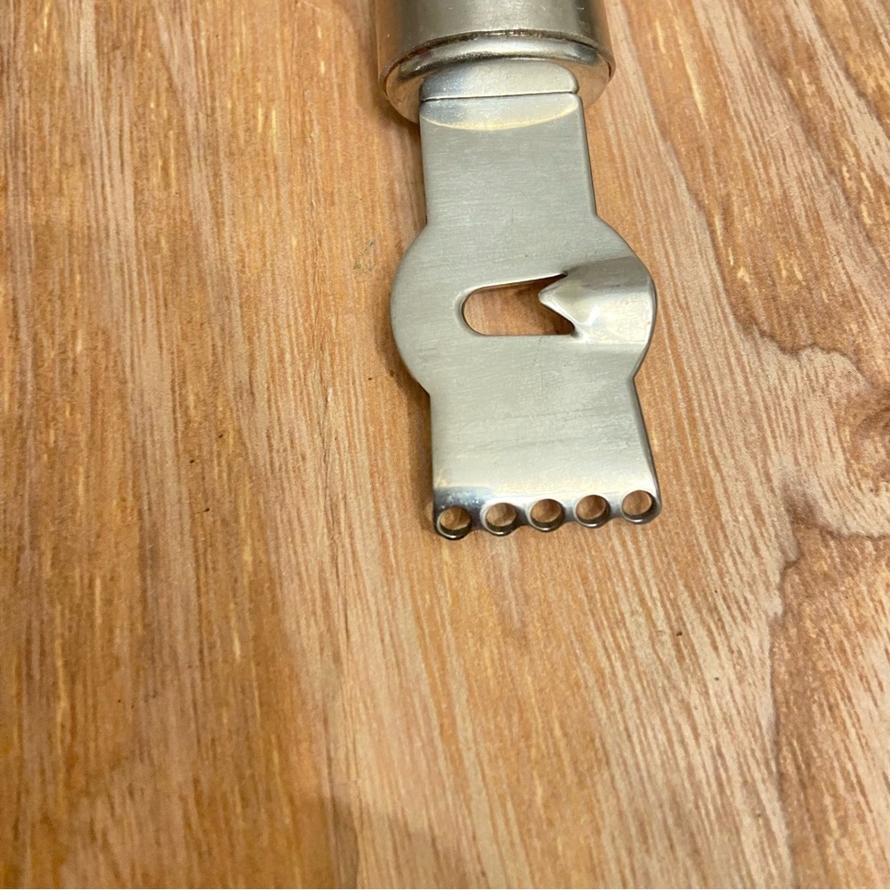 Oneida Stainless 18/8 Steel 2 in 1 Zester, Shredder, Twist Making Tool. - Picture 5 of 8